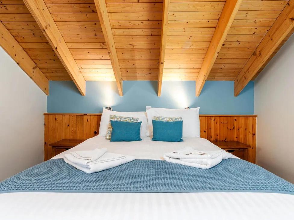 Keldy Forest Cabins - Forest Holidays Пикеринг Экстерьер фото